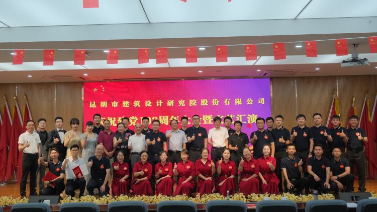 董事長與部份參演人員，主持人合影.jpg